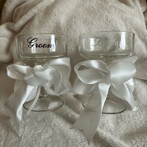 Elegant Bride and Groom Glasses with White Bows